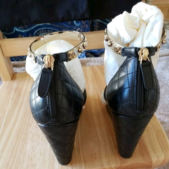Chanel BLACK LEATHER & GOLD STRAP WEDGE SANDAL - Picture 6 of 8